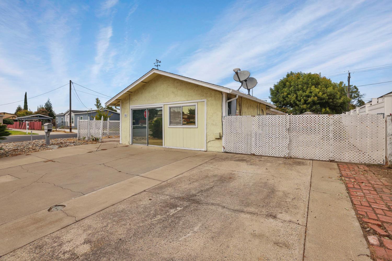 781 Camino Ct, Manteca, CA 95336
