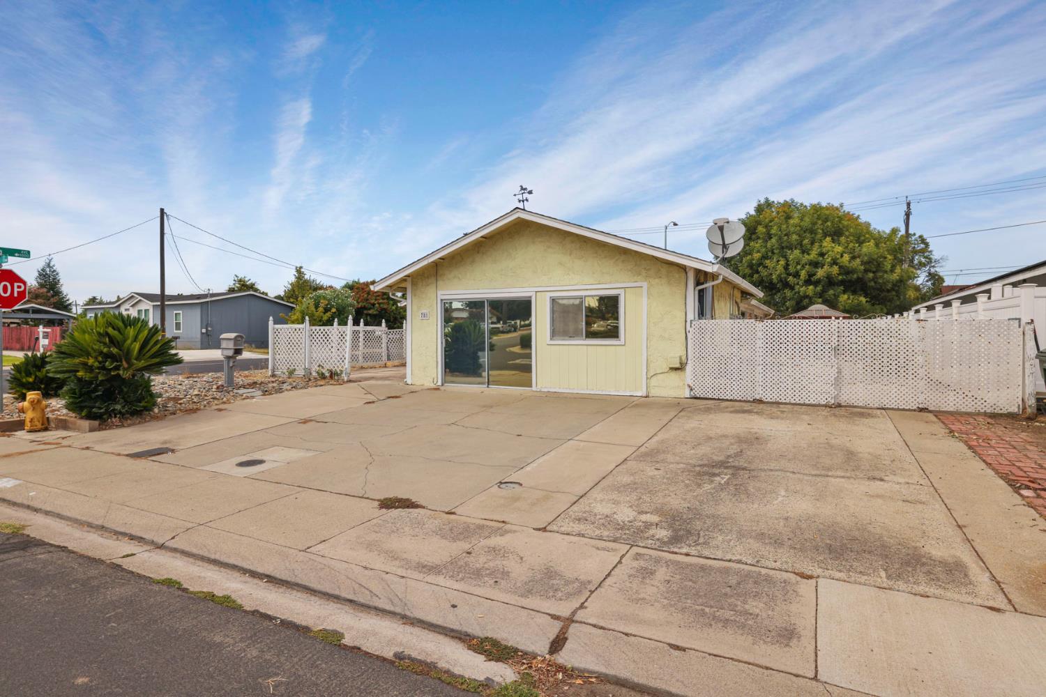 781 Camino Ct, Manteca, CA 95336