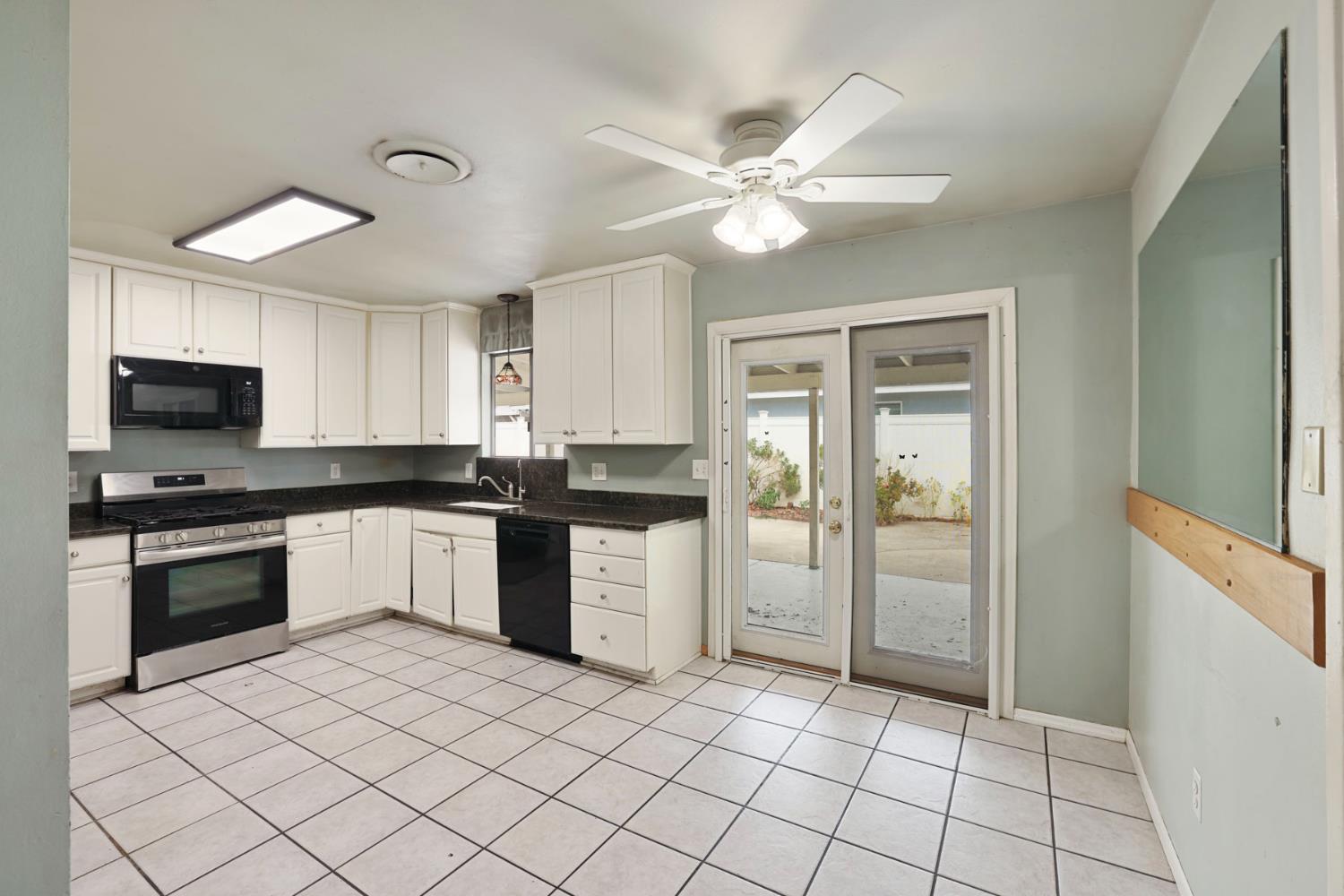 781 Camino Ct, Manteca, CA 95336