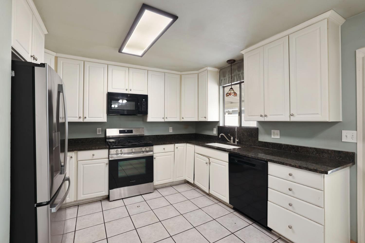 781 Camino Ct, Manteca, CA 95336