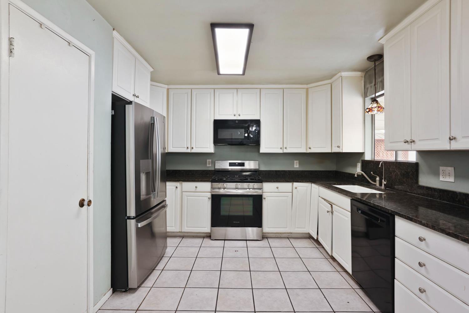 781 Camino Ct, Manteca, CA 95336