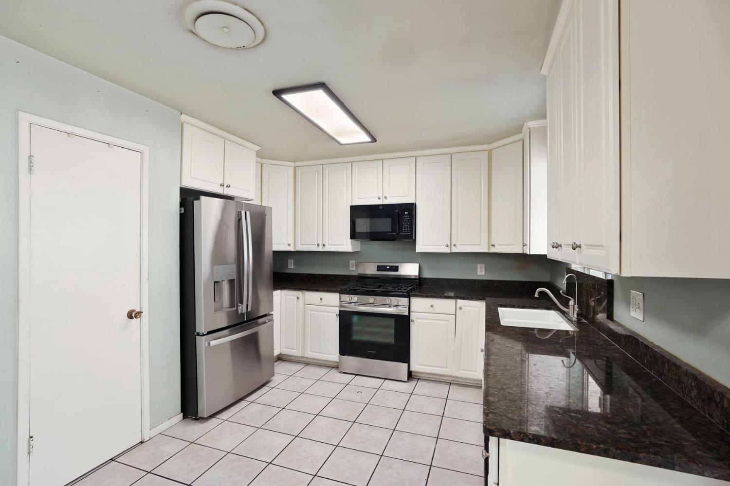 781 Camino Ct, Manteca, CA 95336