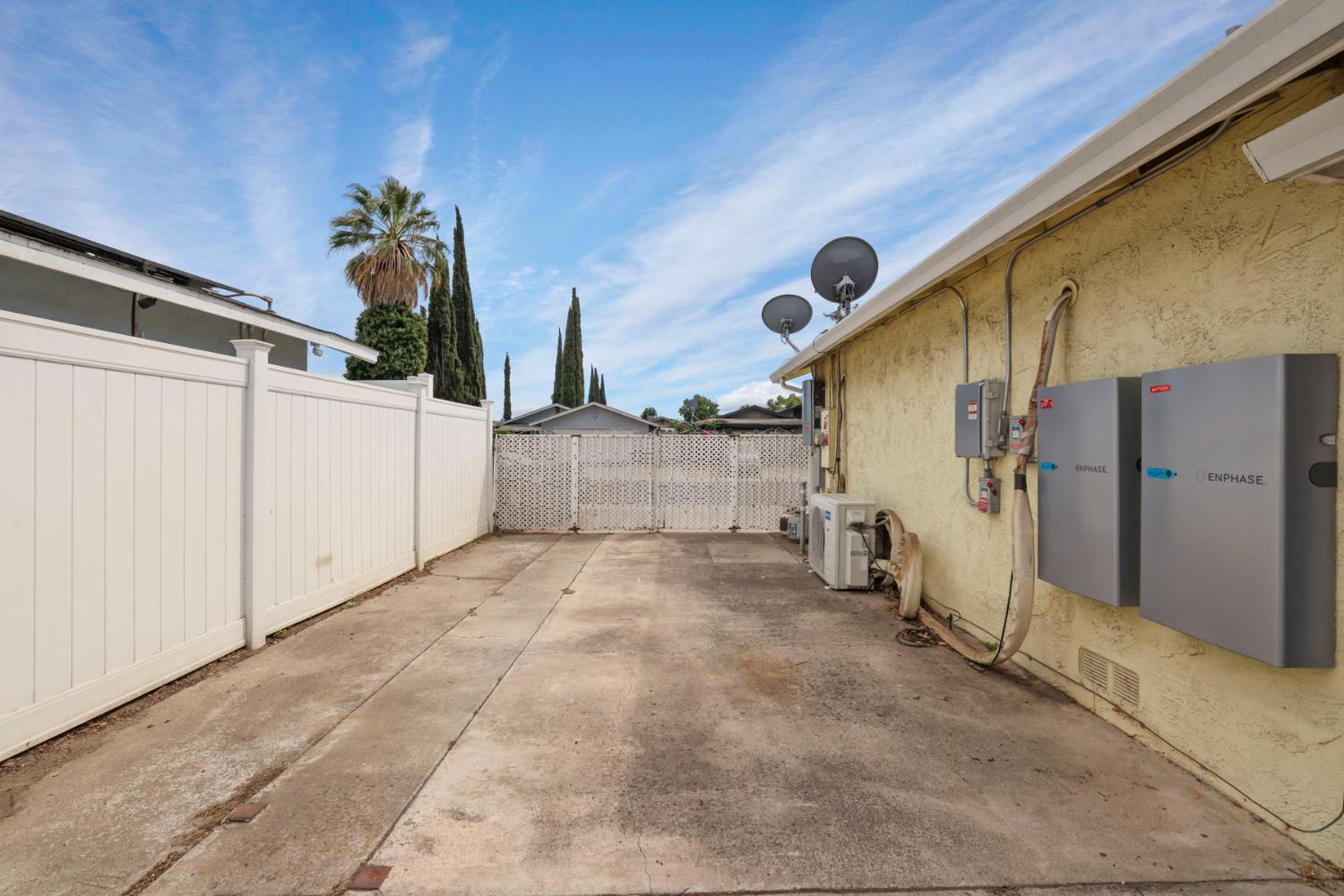 781 Camino Ct, Manteca, CA 95336