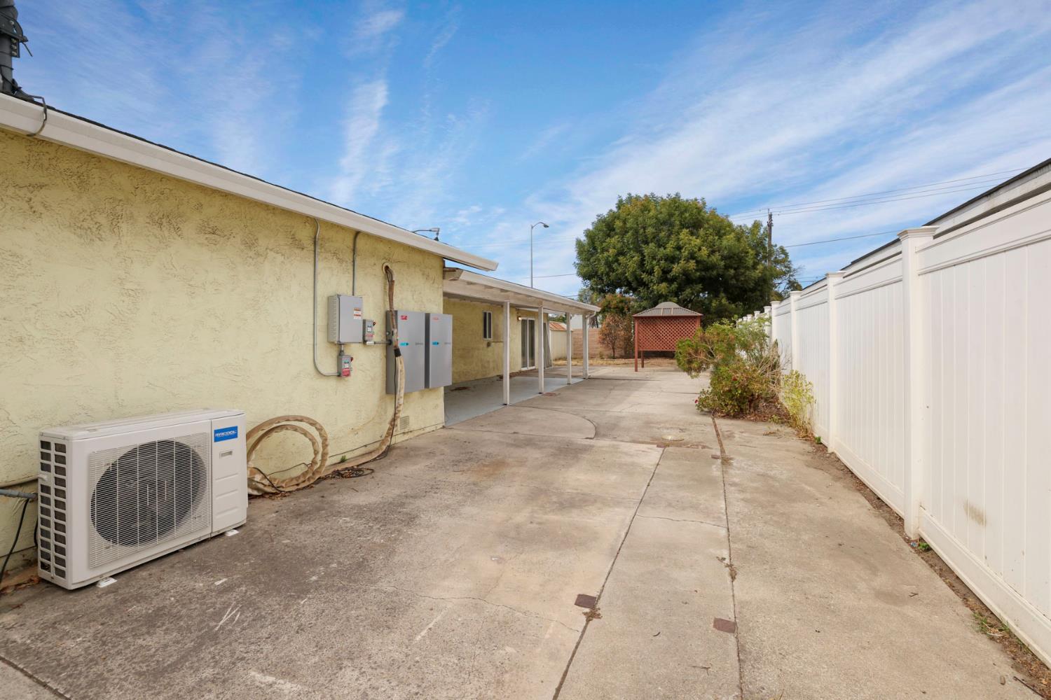781 Camino Ct, Manteca, CA 95336