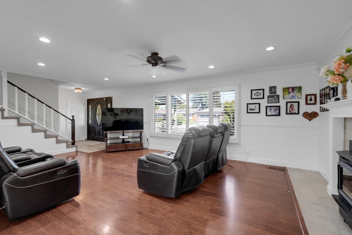 1945 Clemson Ct, Turlock, CA 95382