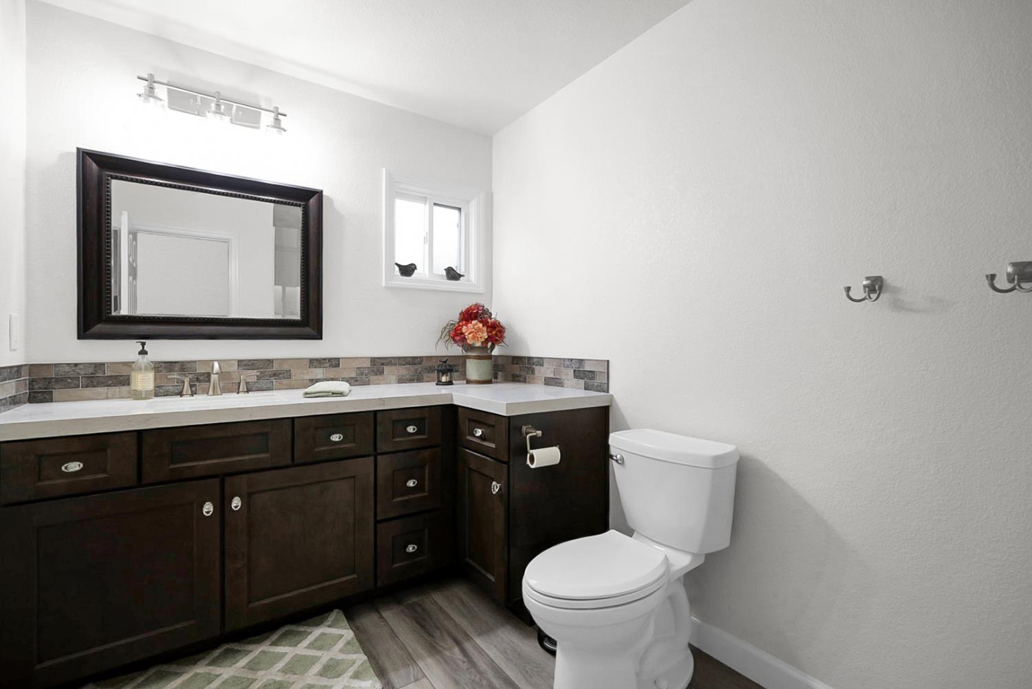 1945 Clemson Ct, Turlock, CA 95382