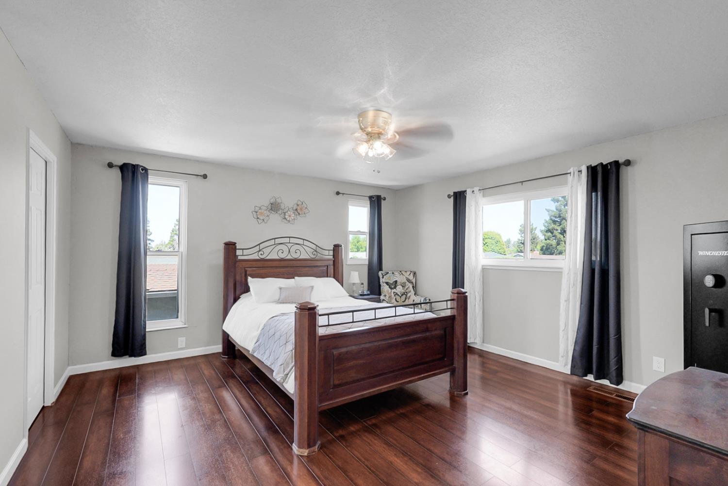 1945 Clemson Ct, Turlock, CA 95382