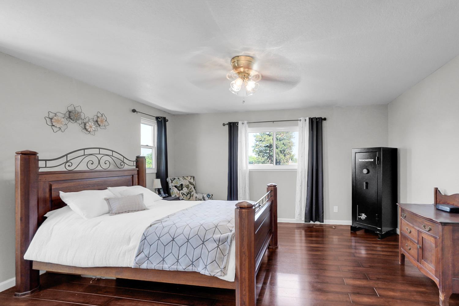 1945 Clemson Ct, Turlock, CA 95382