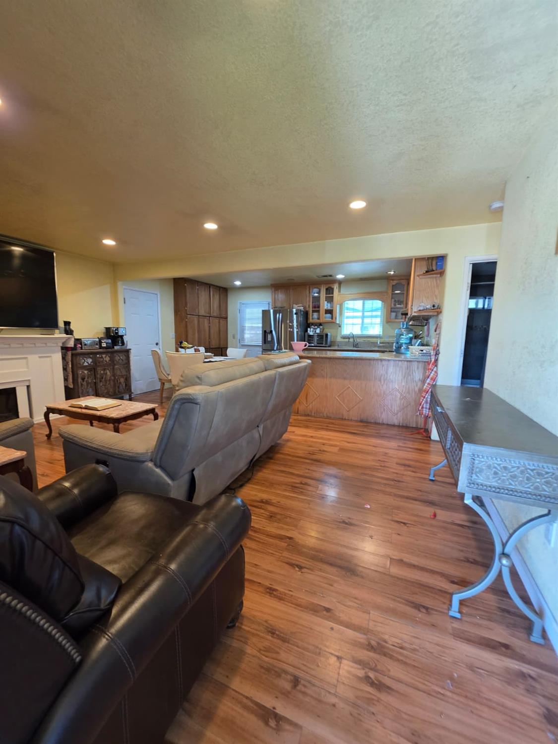 708 Avon St, Modesto, CA 95351