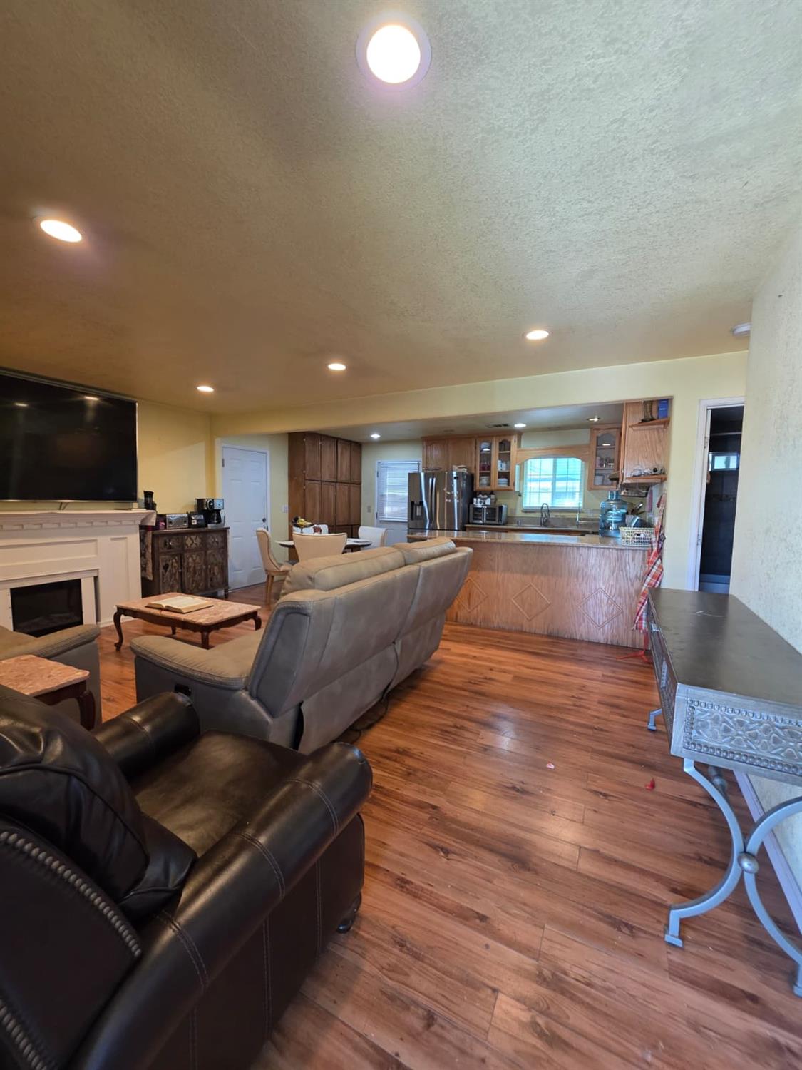 708 Avon St, Modesto, CA 95351