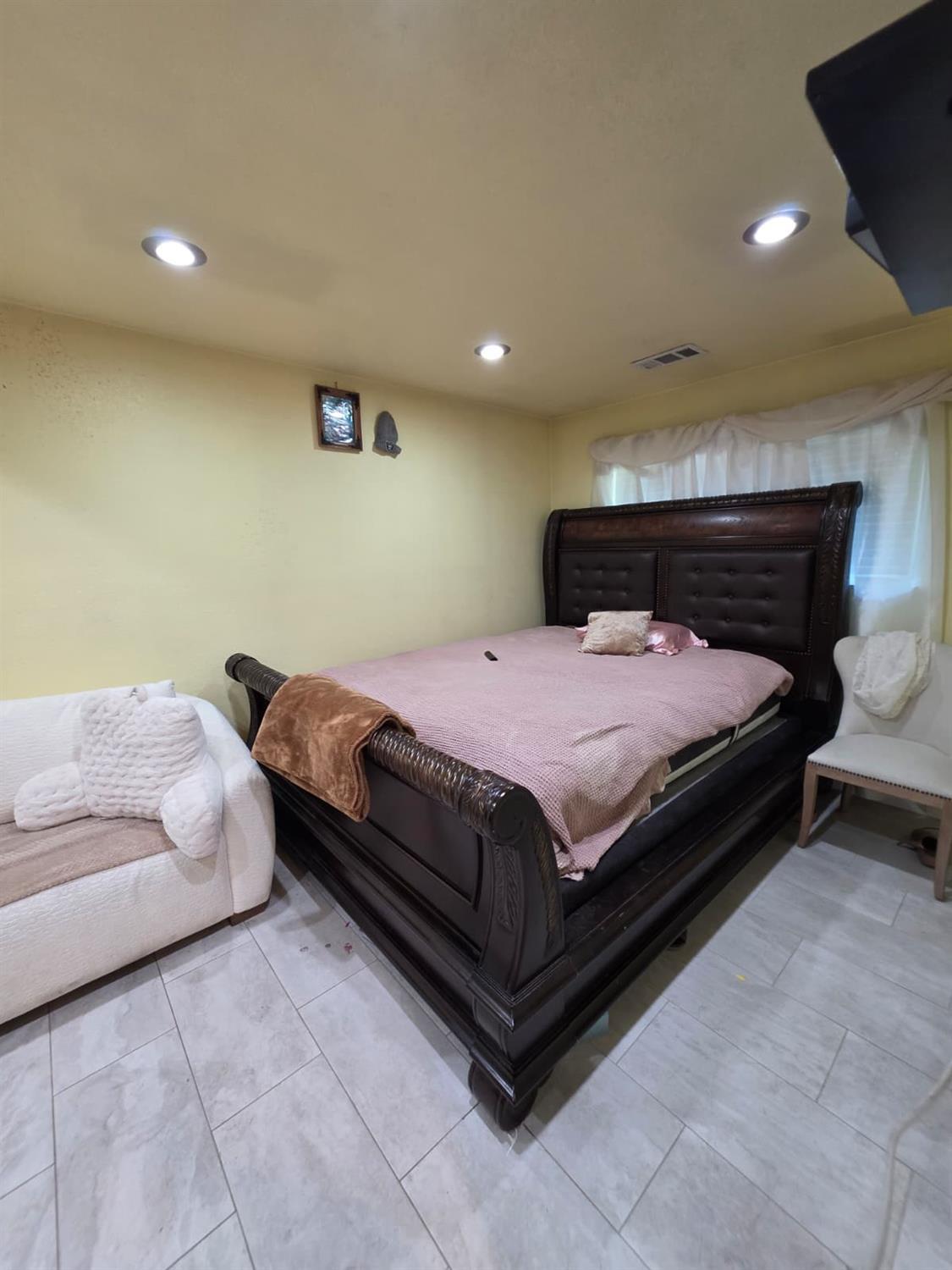 708 Avon St, Modesto, CA 95351