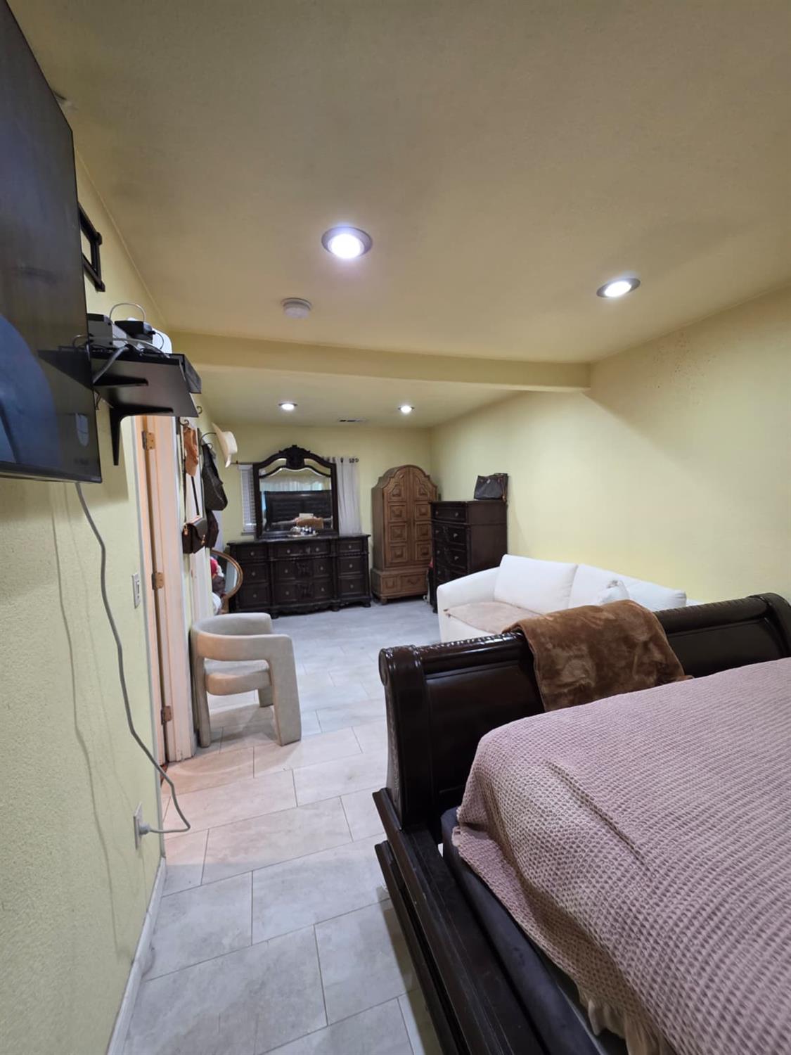 708 Avon St, Modesto, CA 95351