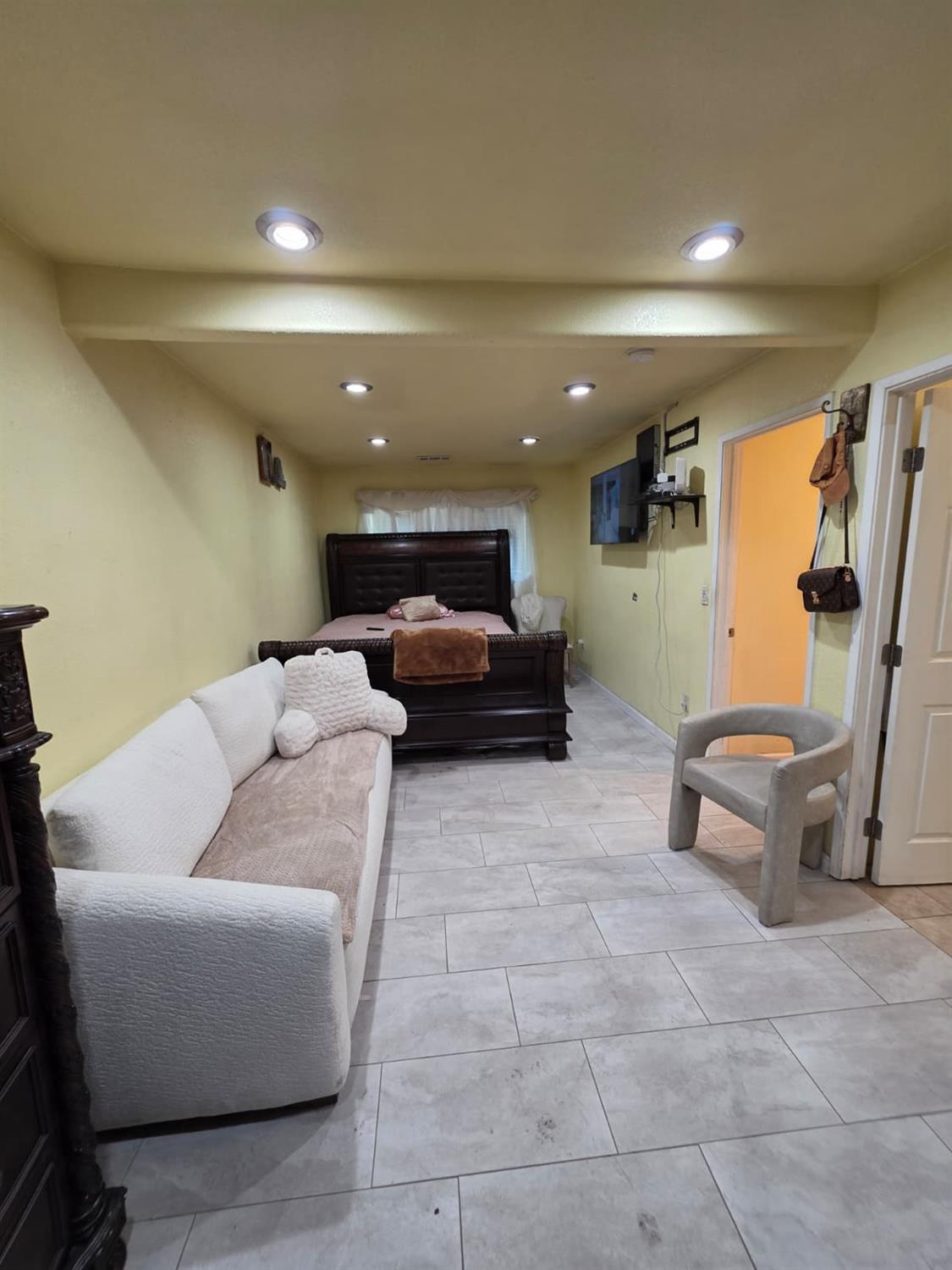 708 Avon St, Modesto, CA 95351