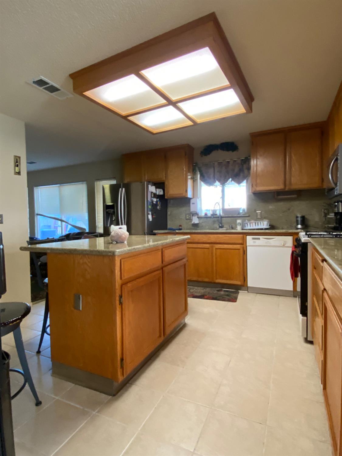 2800 Skybrite Dr, Ceres, CA 95307