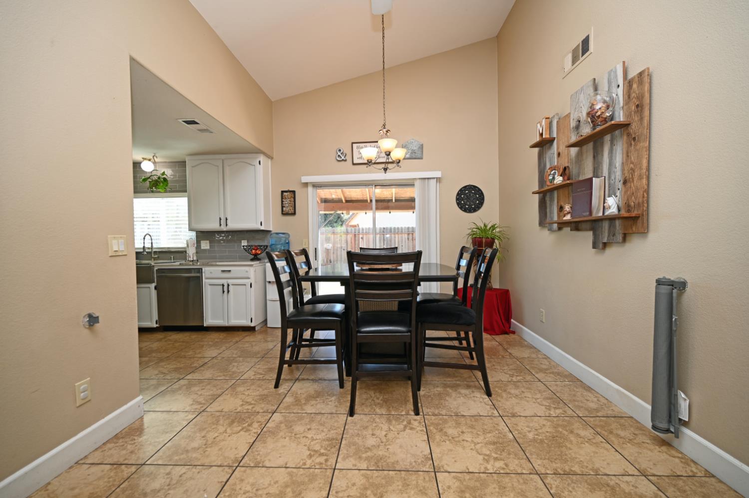 1902 Willert Dr, Turlock, CA 95380