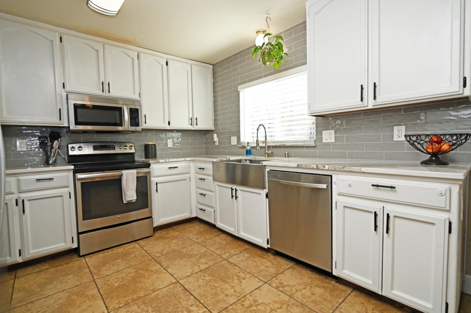 1902 Willert Dr, Turlock, CA 95380