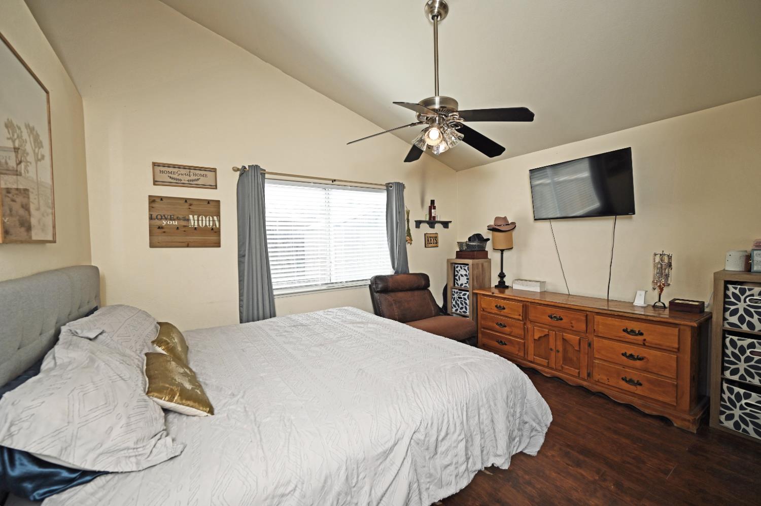 1902 Willert Dr, Turlock, CA 95380