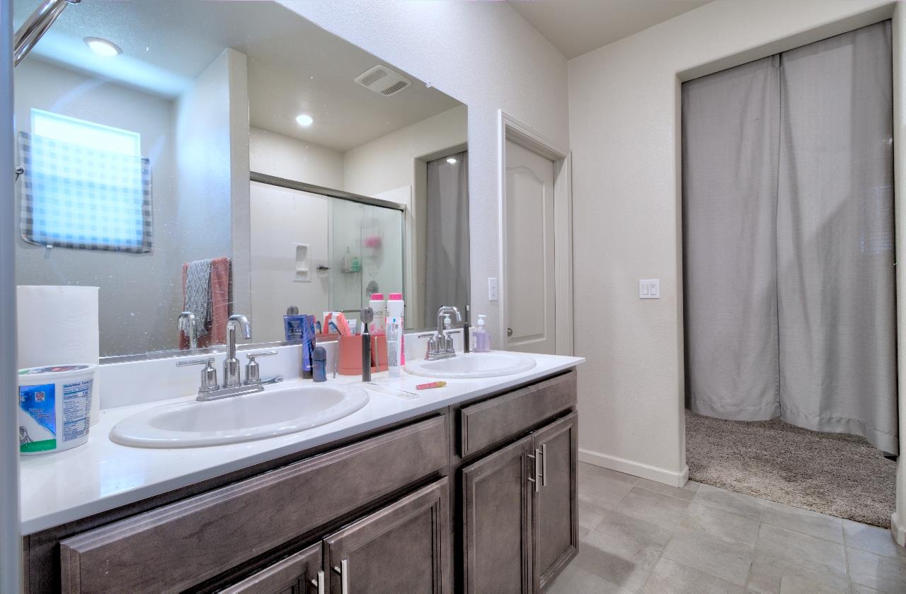 2952 Diablo View Dr, Manteca, CA 95337