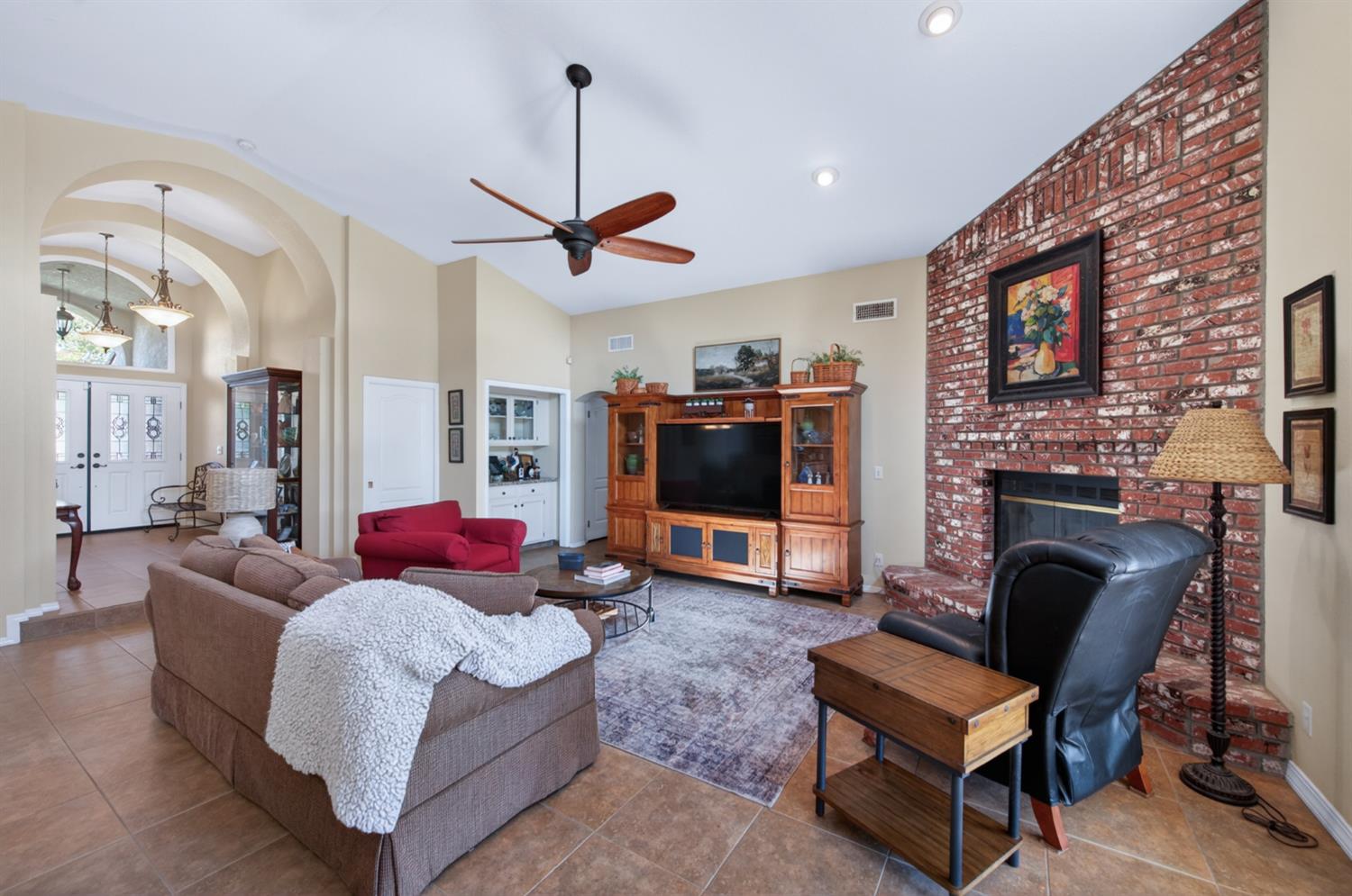 3055 Fairmont Ct, Madera, CA 93637
