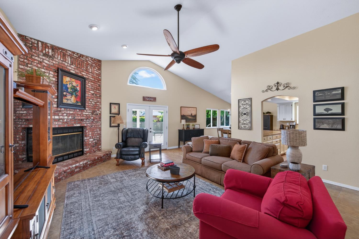 3055 Fairmont Ct, Madera, CA 93637