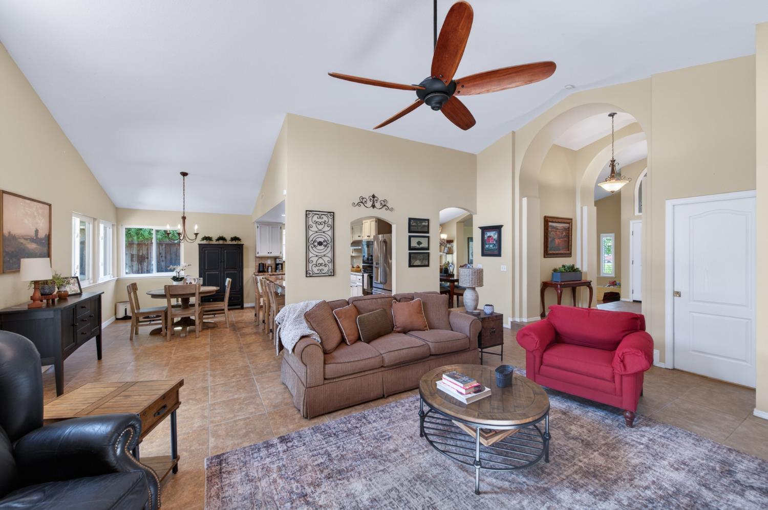 3055 Fairmont Ct, Madera, CA 93637