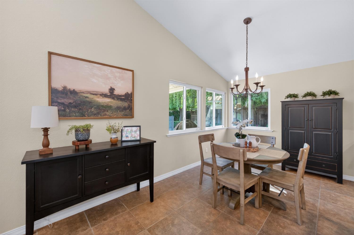 3055 Fairmont Ct, Madera, CA 93637