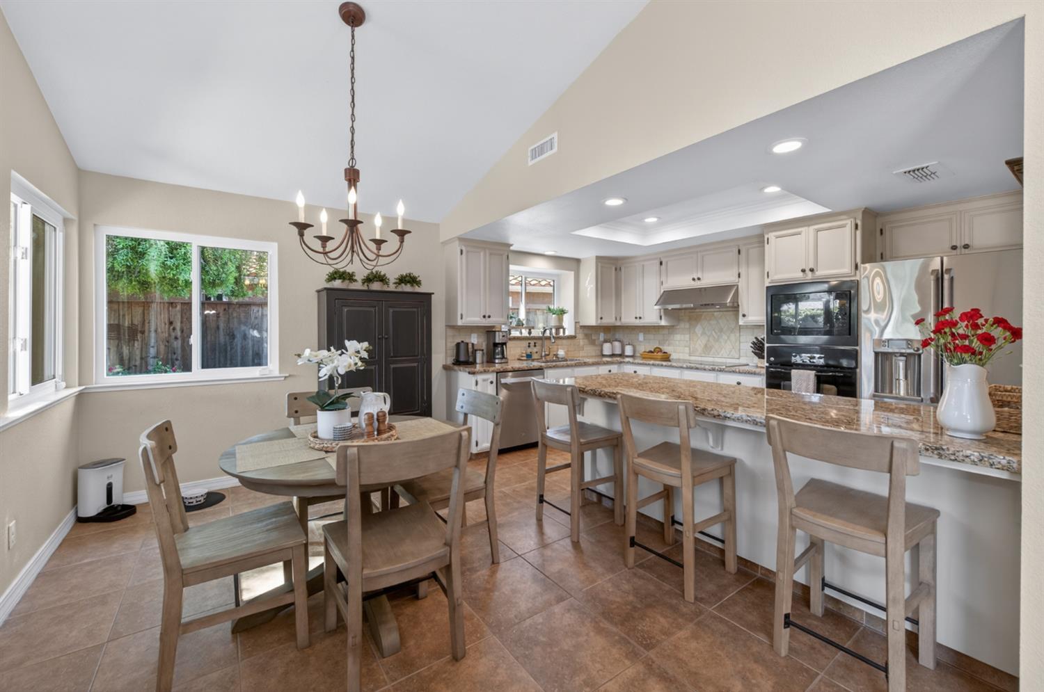 3055 Fairmont Ct, Madera, CA 93637
