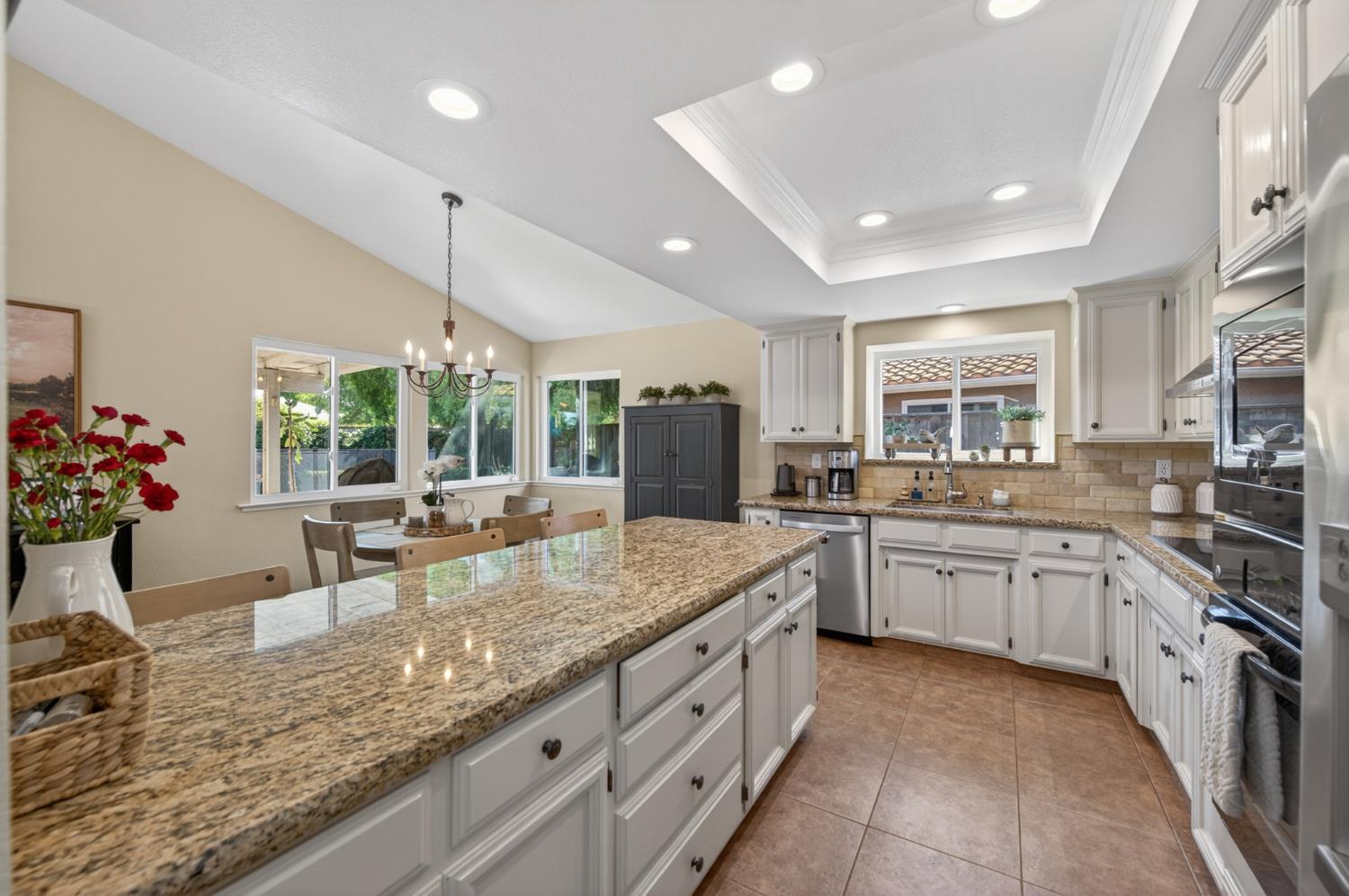 3055 Fairmont Ct, Madera, CA 93637