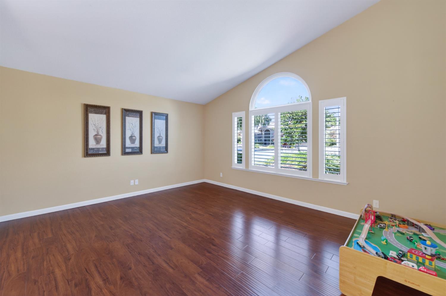 3055 Fairmont Ct, Madera, CA 93637