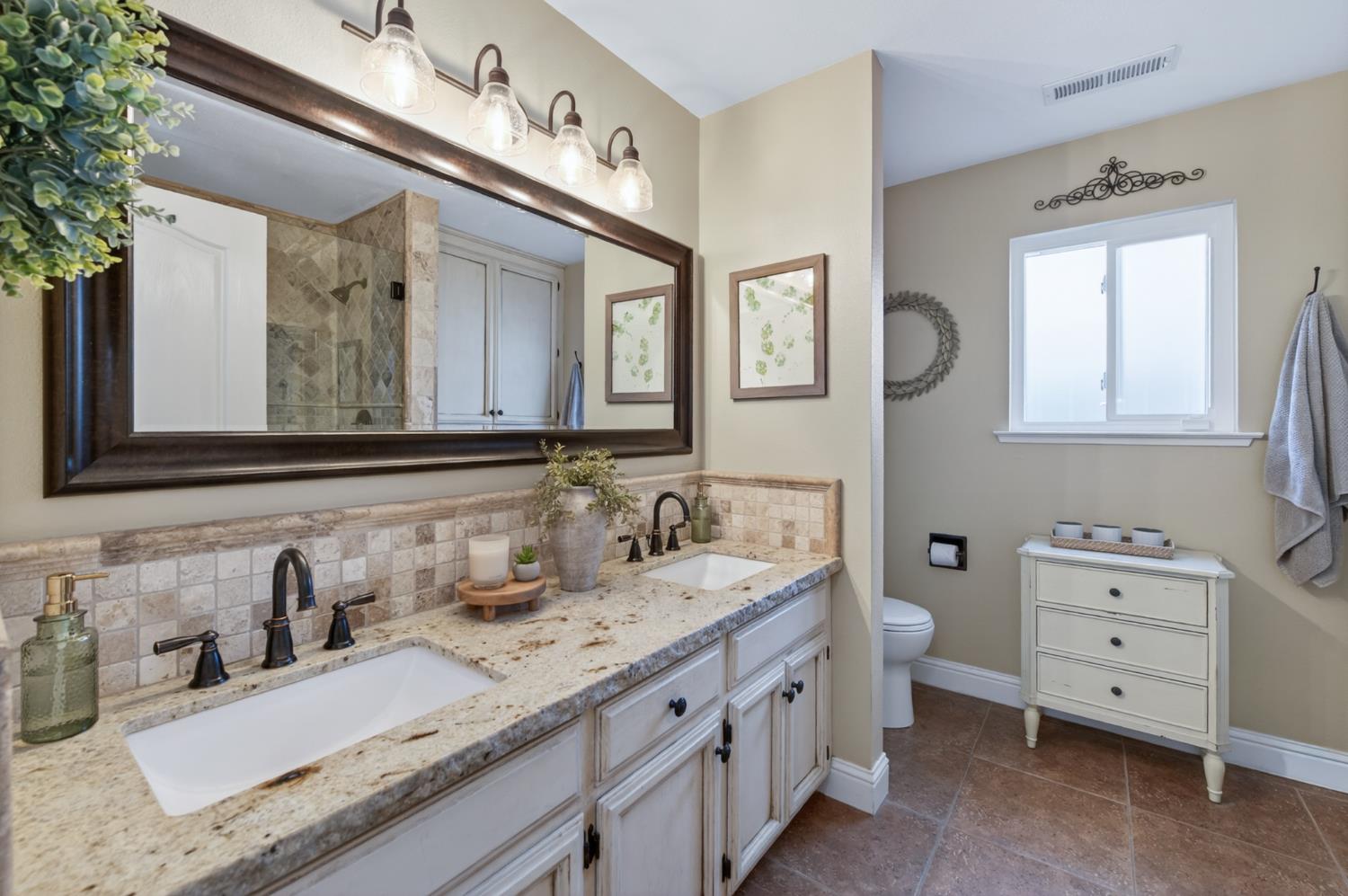 3055 Fairmont Ct, Madera, CA 93637