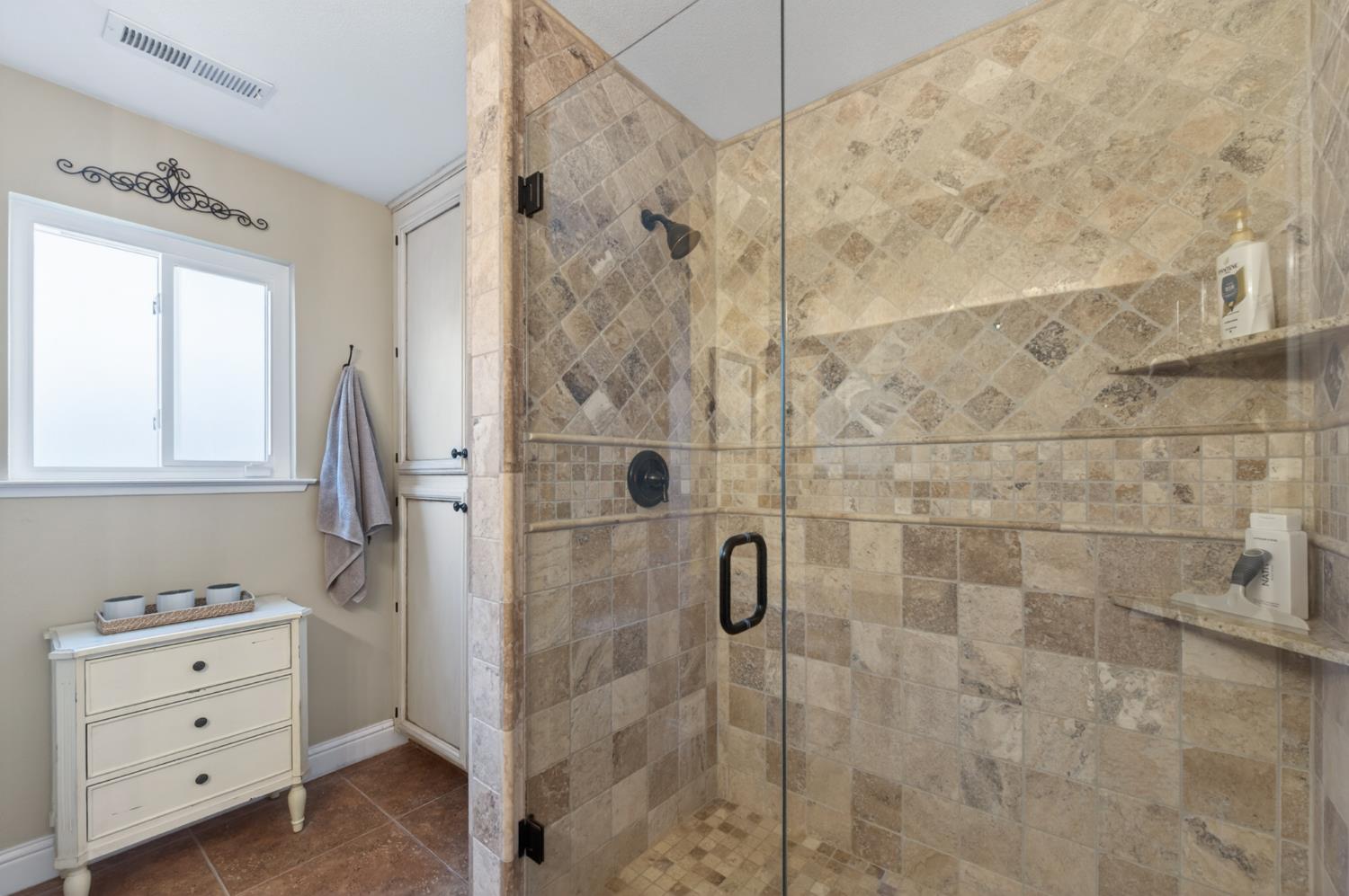 3055 Fairmont Ct, Madera, CA 93637