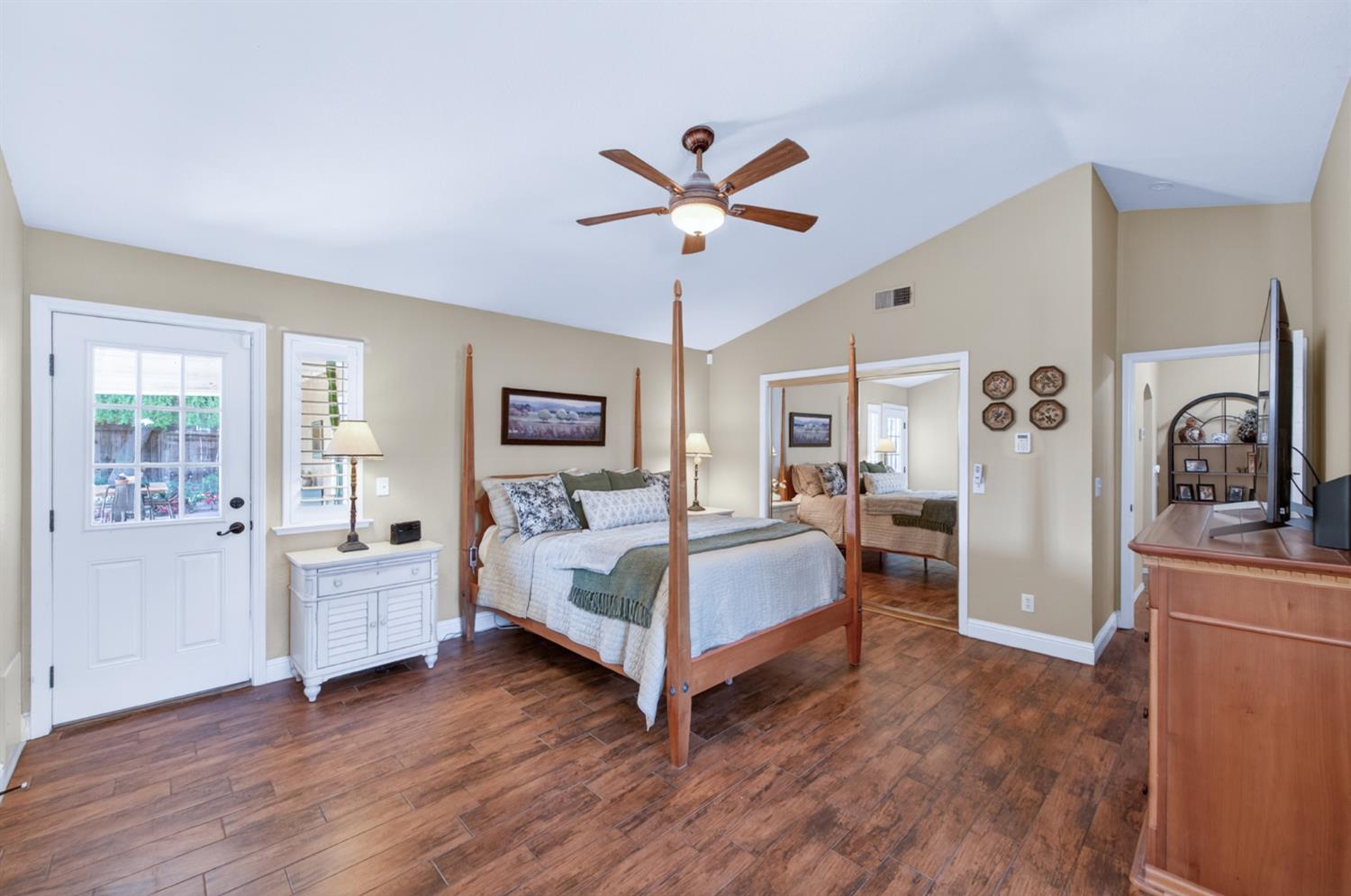 3055 Fairmont Ct, Madera, CA 93637