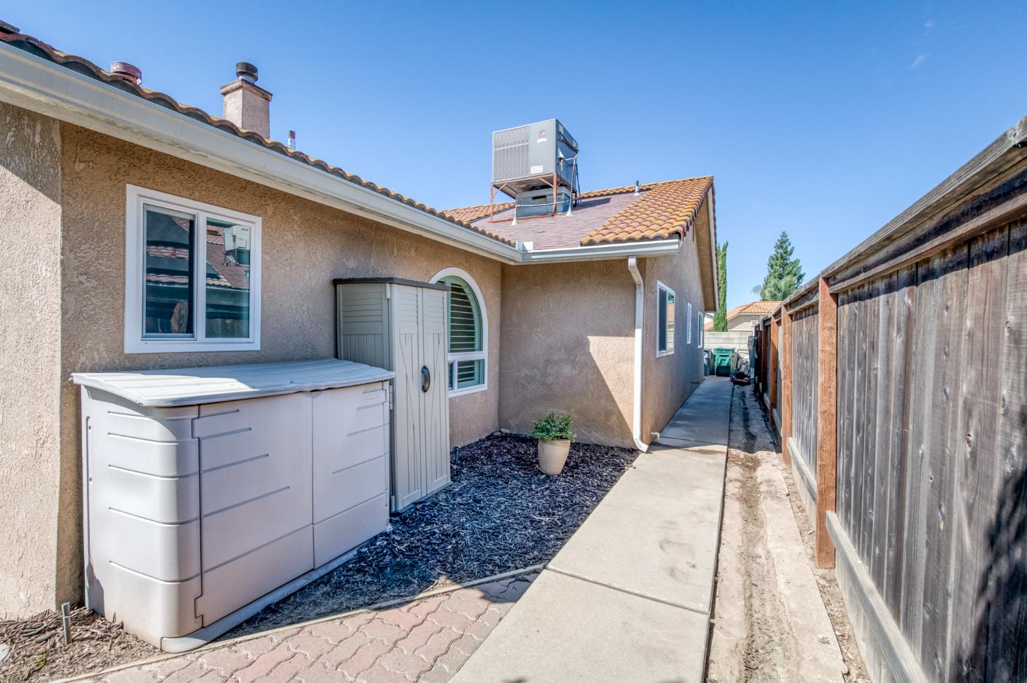 3055 Fairmont Ct, Madera, CA 93637