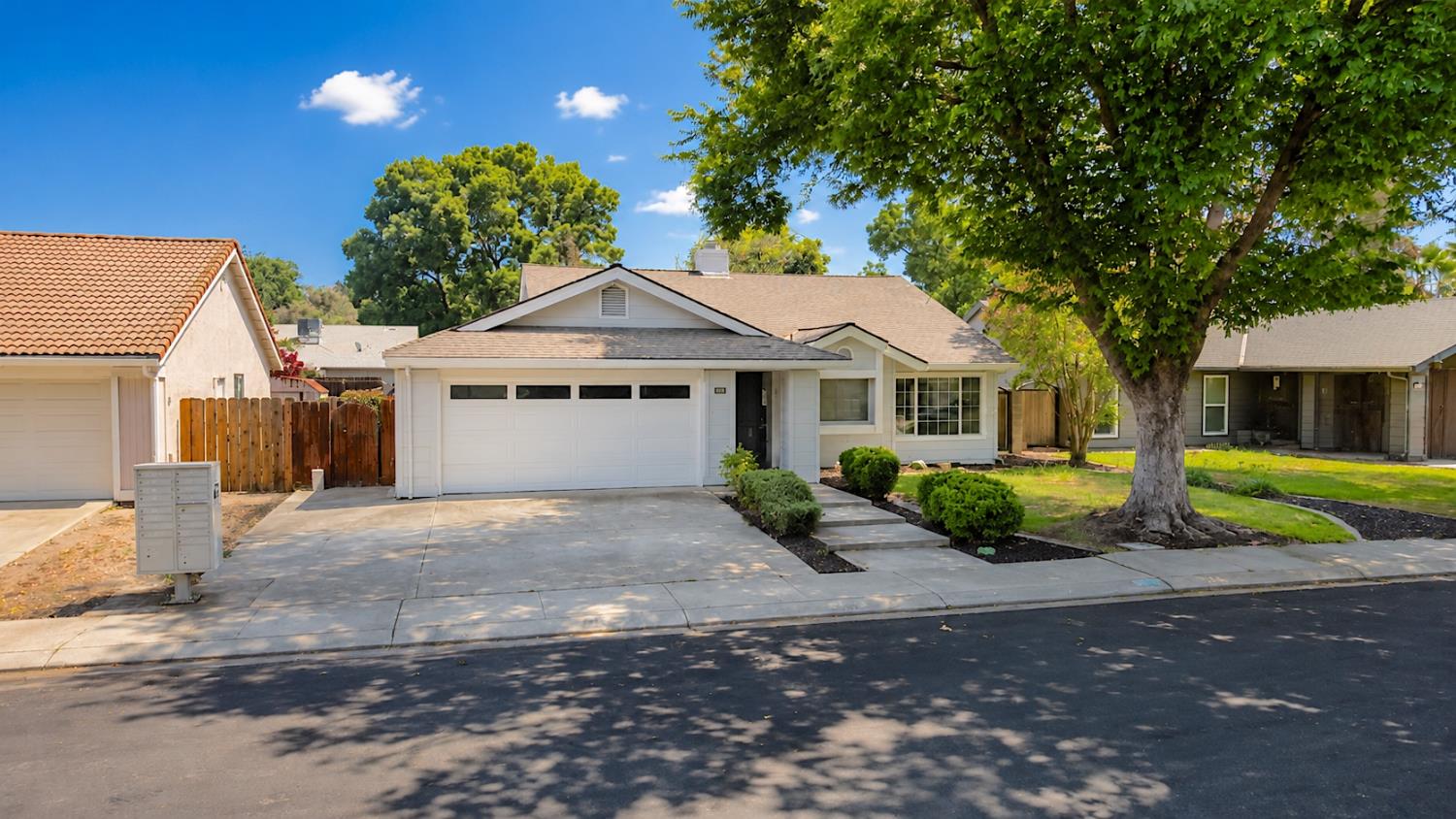 1516 January Dr, Modesto, CA 95358