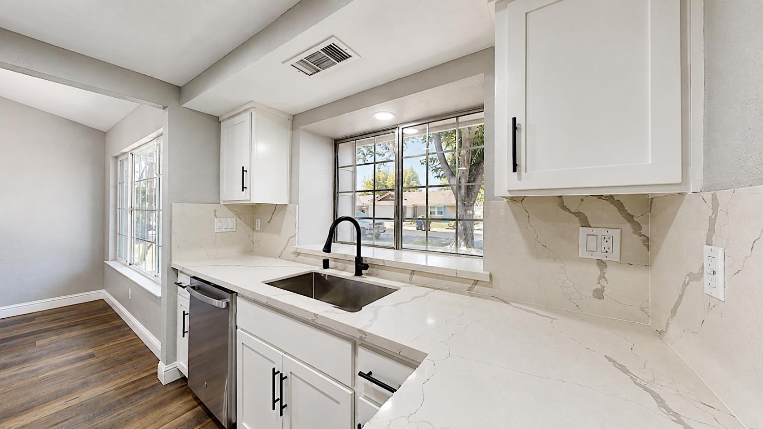 1516 January Dr, Modesto, CA 95358