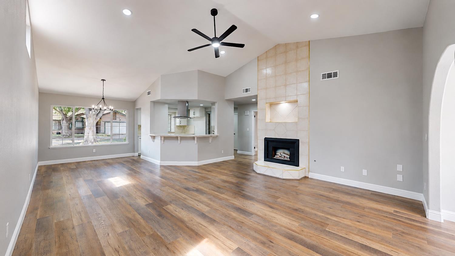 1516 January Dr, Modesto, CA 95358