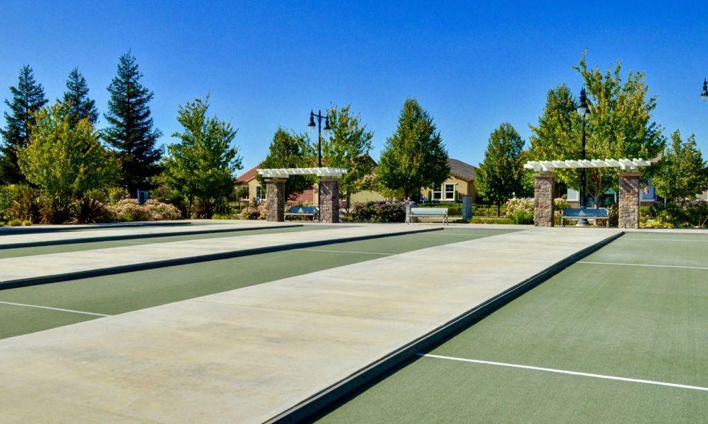 2443 Plumcreek, Manteca, CA 95336