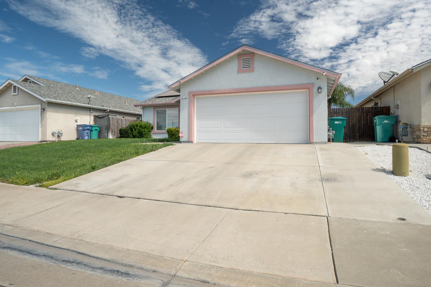2136 W Pincay St, Merced, CA 95348