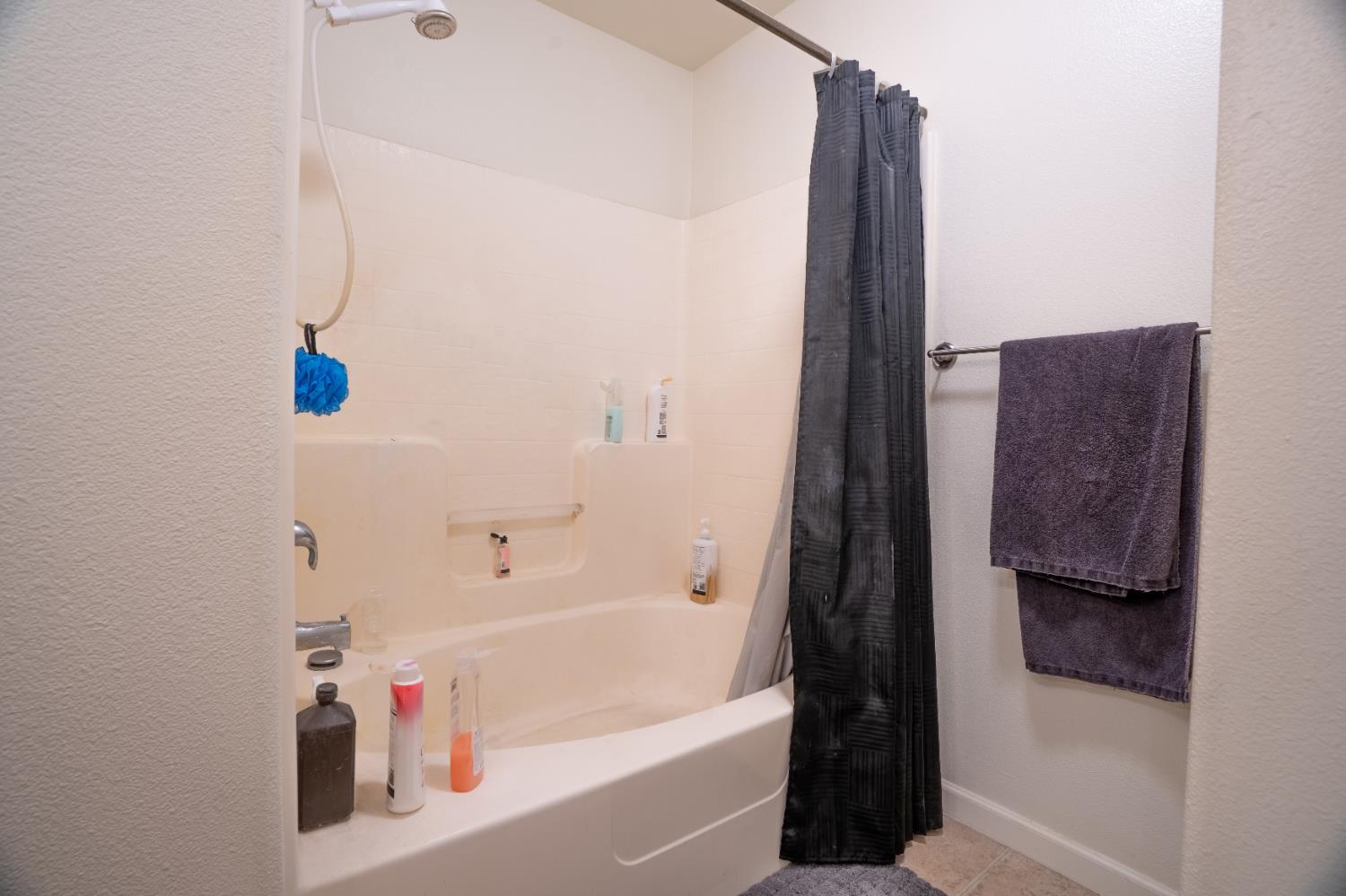 2136 W Pincay St, Merced, CA 95348