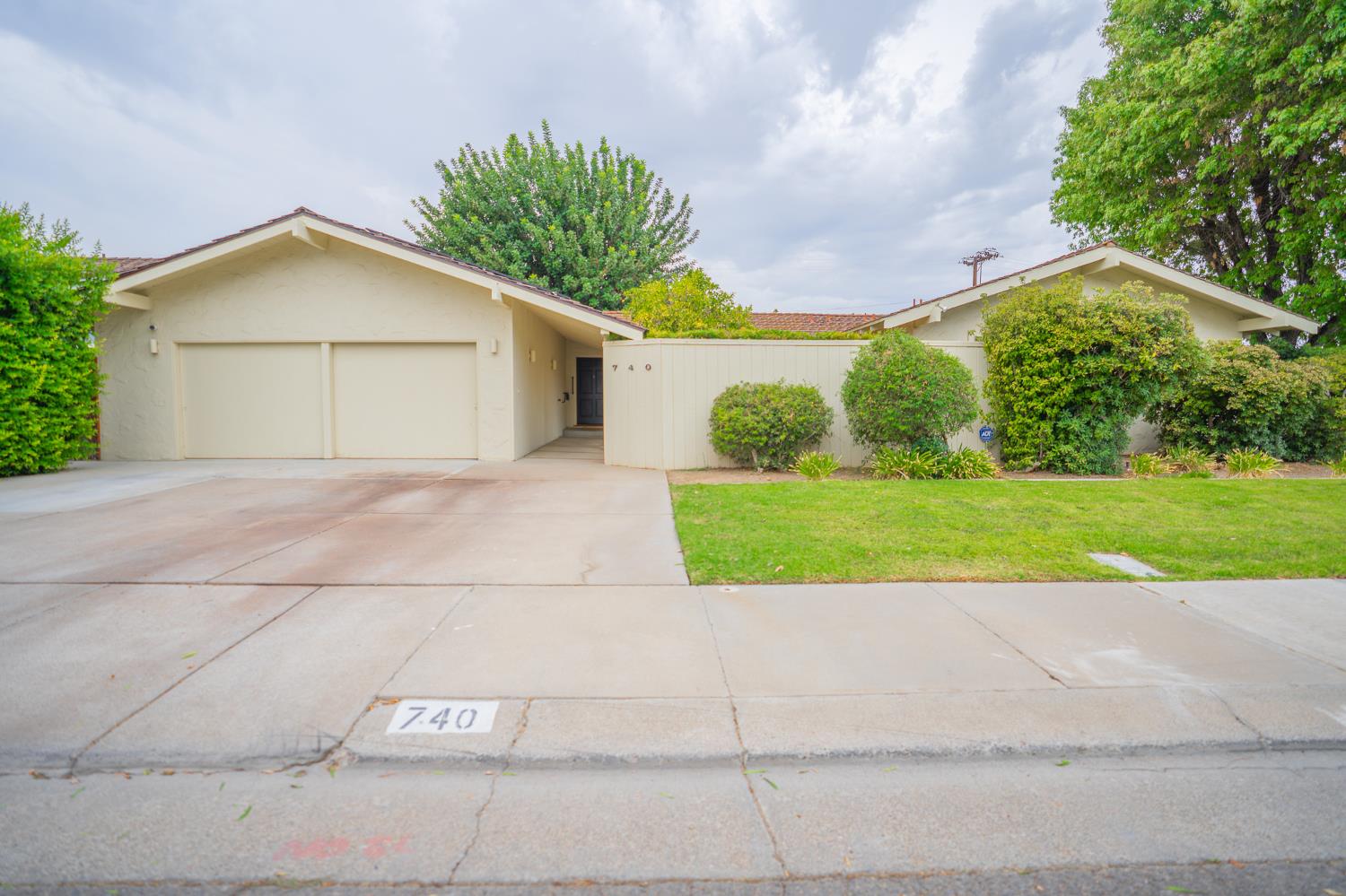 740 Monroe Ave, Los Banos, CA 93635