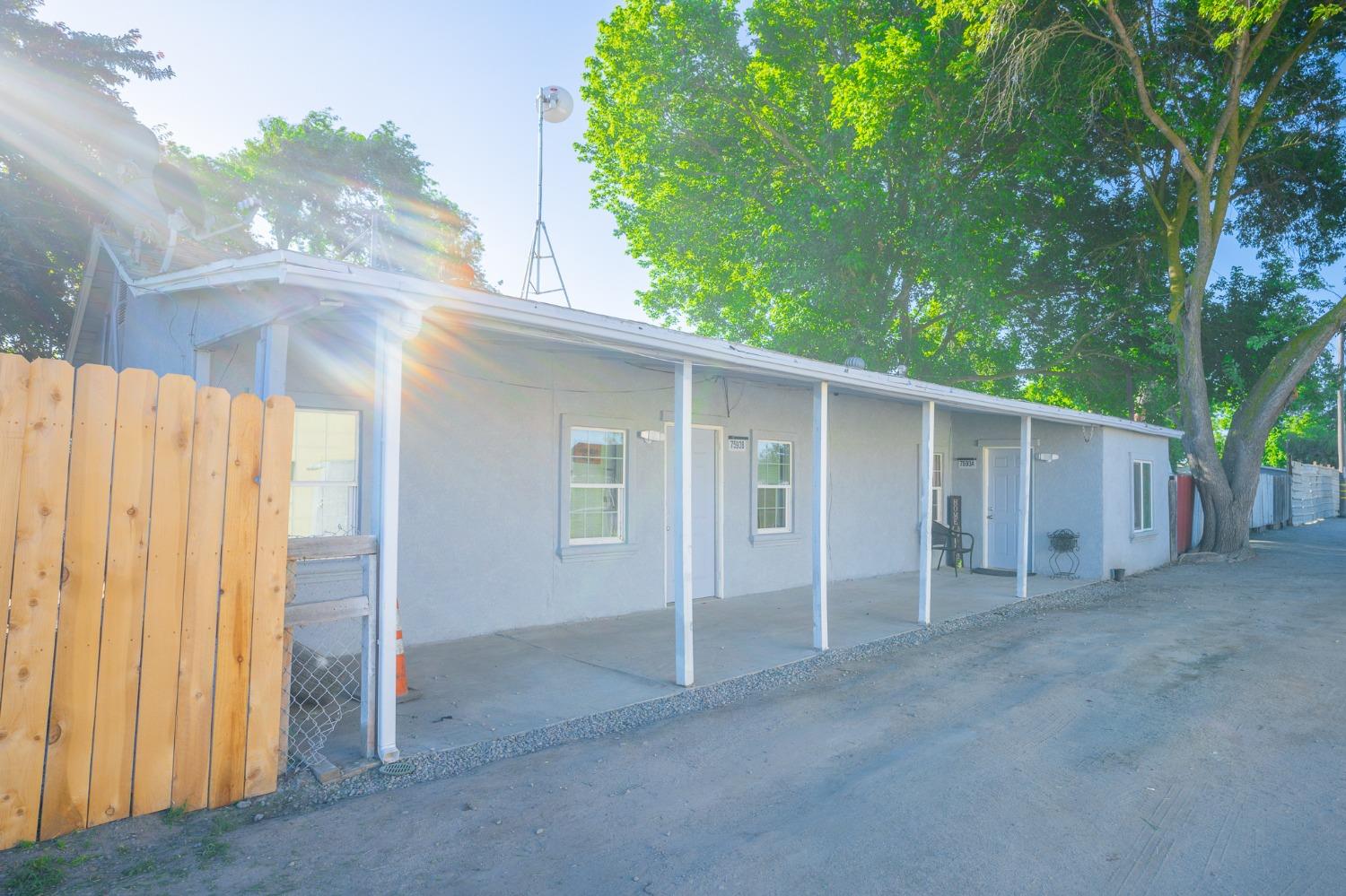 7595 Azusa Ave, Dos Palos, CA 93620