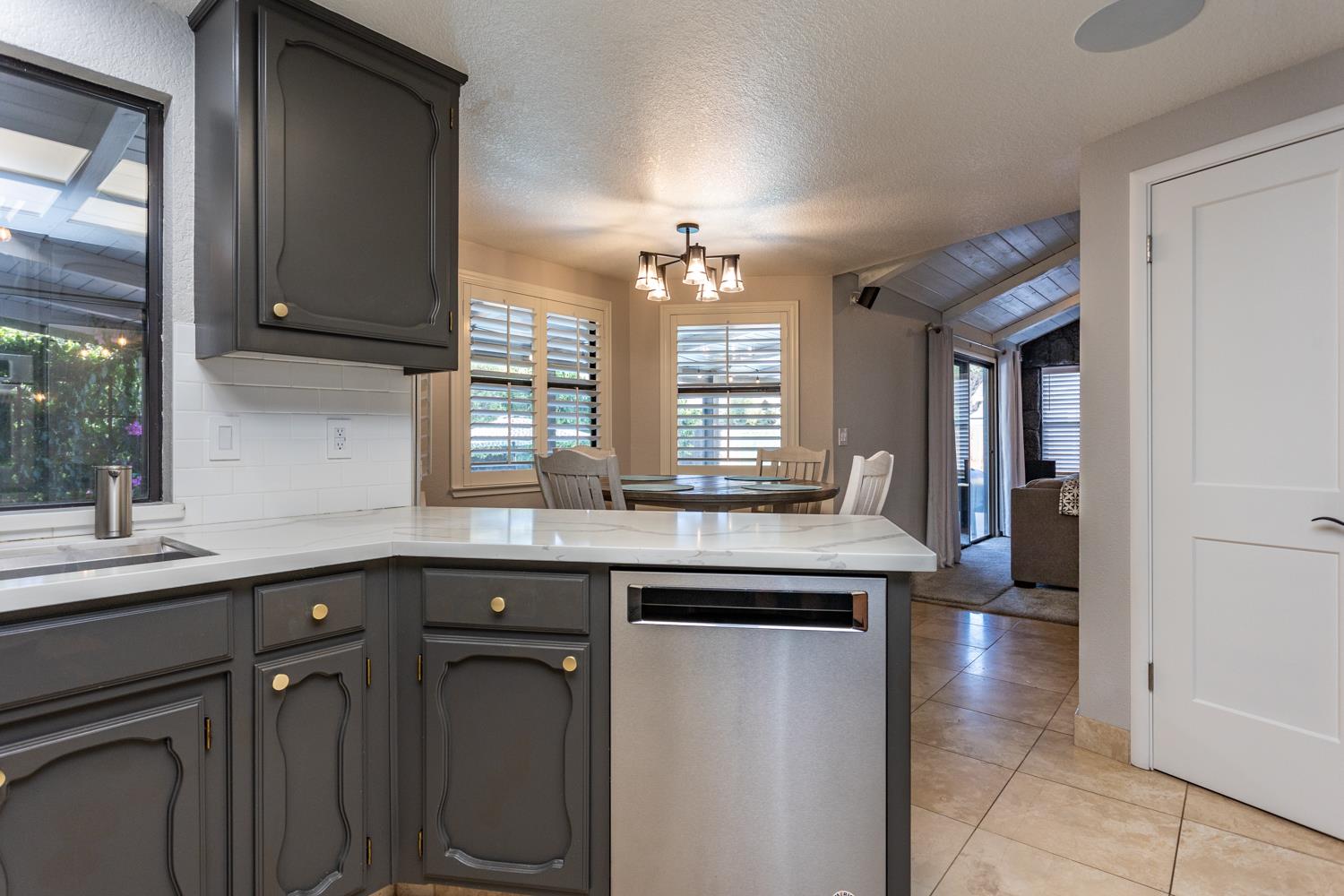 2605 Konynenburg Ln, Modesto, CA 95356