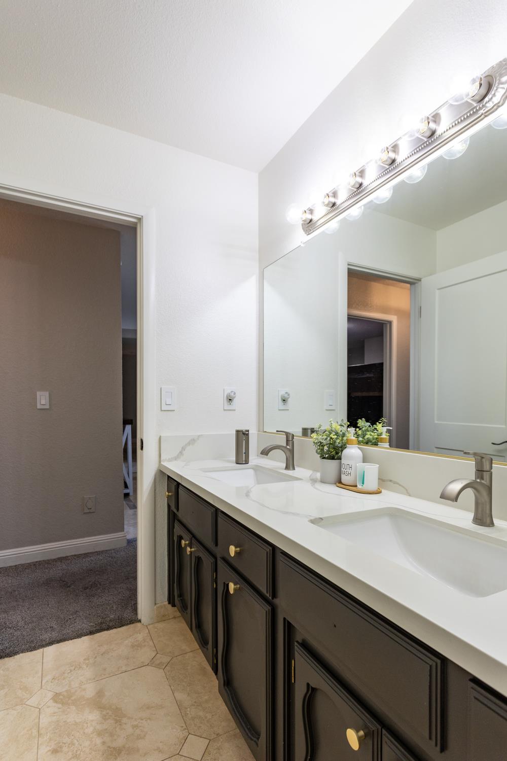 2605 Konynenburg Ln, Modesto, CA 95356