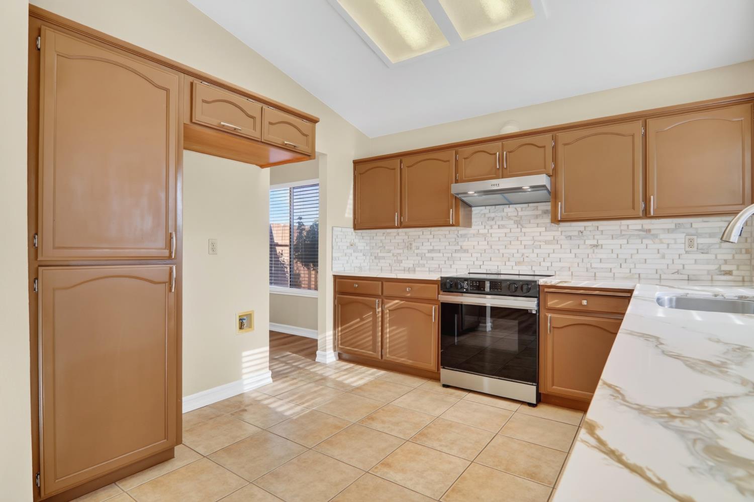 9667 Douglas Ave, Delhi, CA 95315
