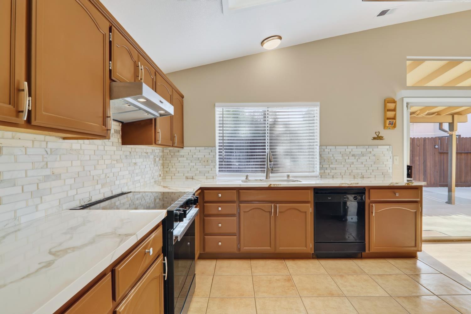9667 Douglas Ave, Delhi, CA 95315