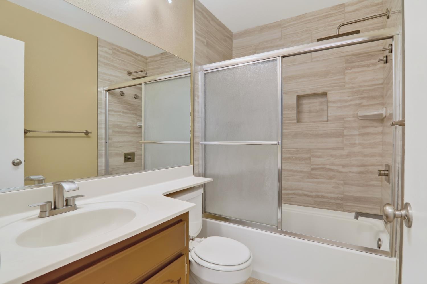 9667 Douglas Ave, Delhi, CA 95315