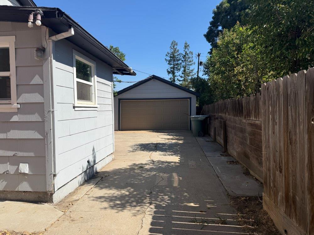 1405 E 22nd St, Merced, CA 95340