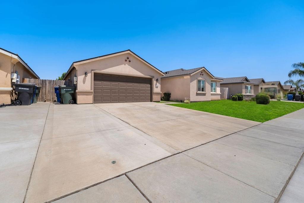 2439 Madeline Dr, Hanford, CA 93230