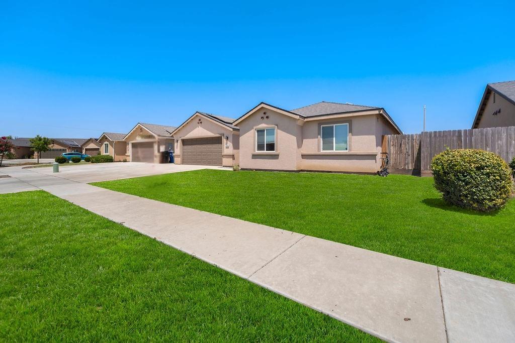 2439 Madeline Dr, Hanford, CA 93230