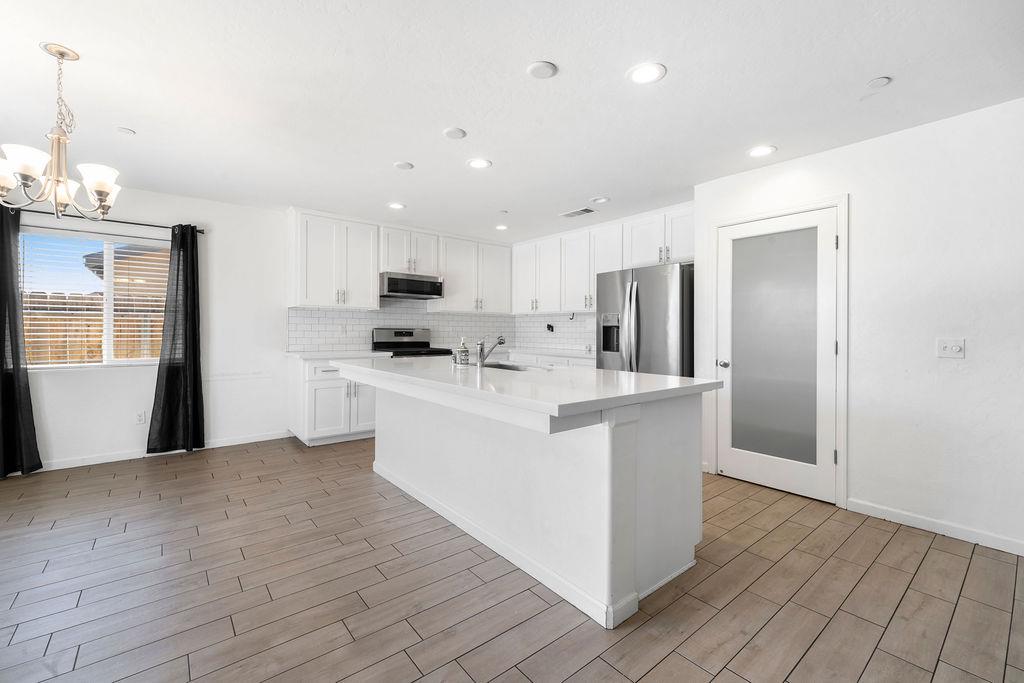2439 Madeline Dr, Hanford, CA 93230